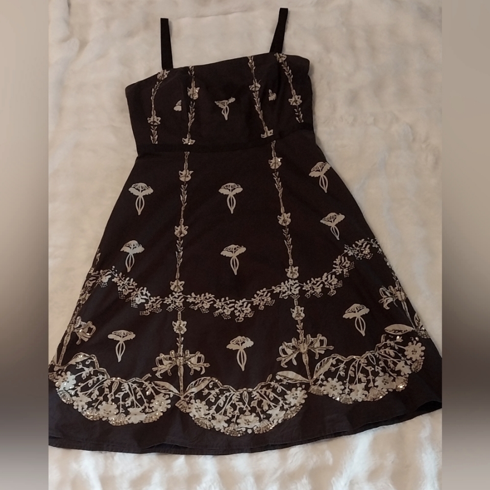 Chic Brown Dress with White Floral Embroidery